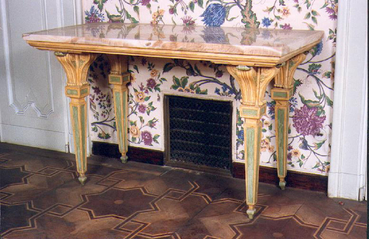 Tavolo con piano in marmo rosato (tavolo) - Manifattura italiana (sec. XVIII)