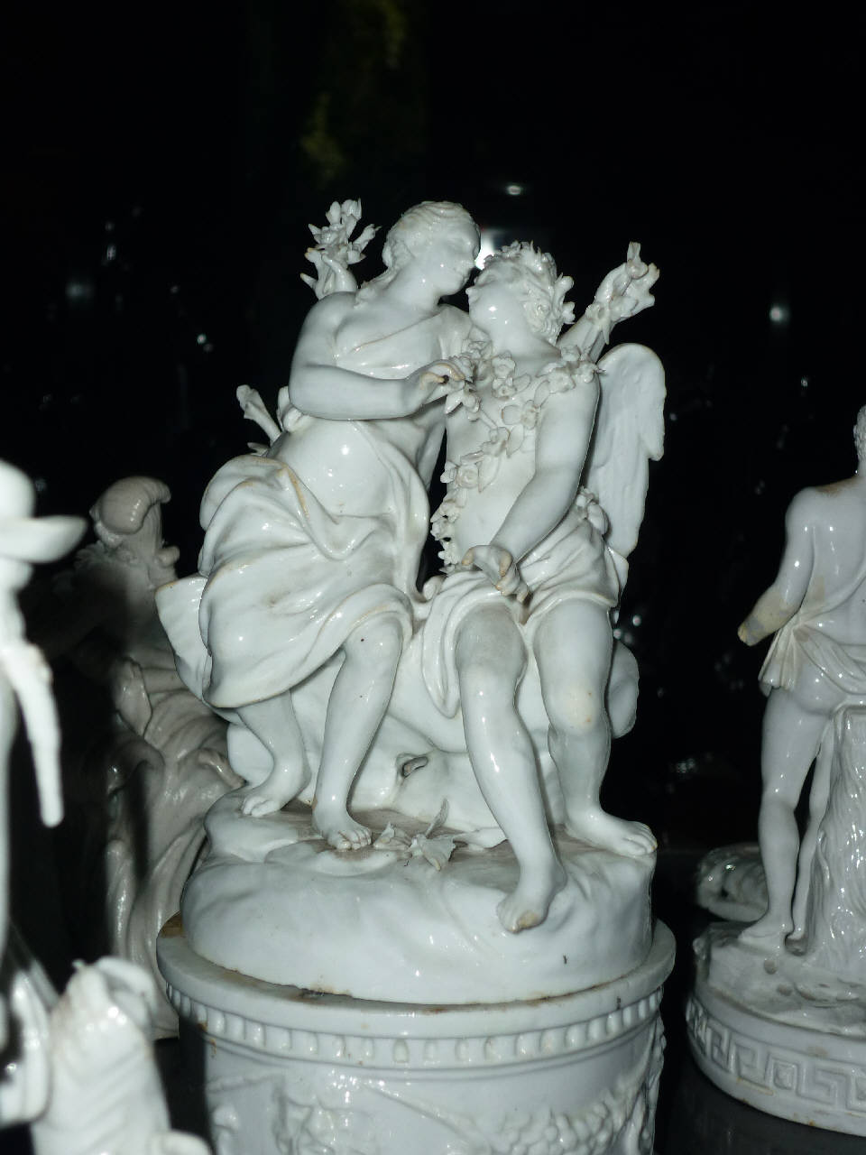 figura femminile e figura maschile (gruppo scultoreo) - manifattura veneta (seconda metà sec. XVIII)
