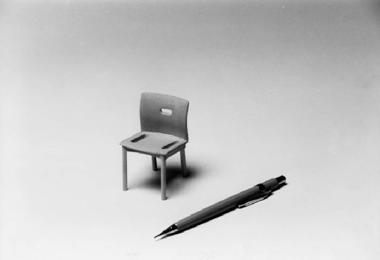 4870 (sedia (modello)) di Sacchi Giovanni; Castelli Ferrieri Anna (ultimo quarto sec. XX)