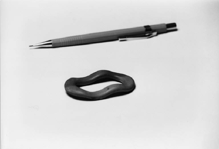 giocattolo - anello masticatore (modello) di Sacchi Giovanni; Belgioioso Anna Maria (terzo quarto sec. XX)