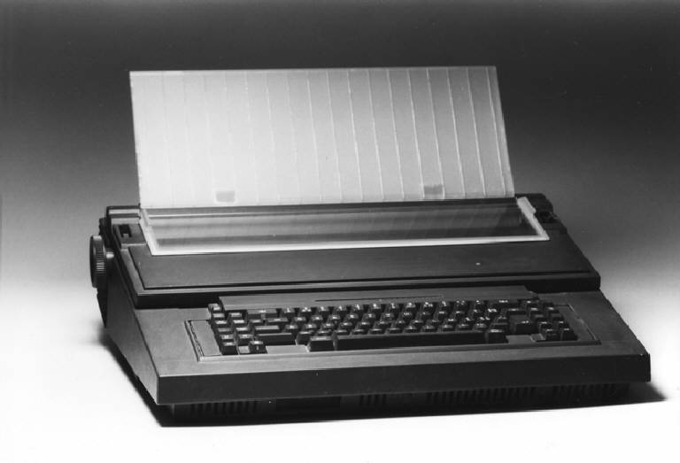 ET 111 (macchina da scrivere (modello)) di Sacchi Giovanni; Bellini Mario (terzo quarto sec. XX)