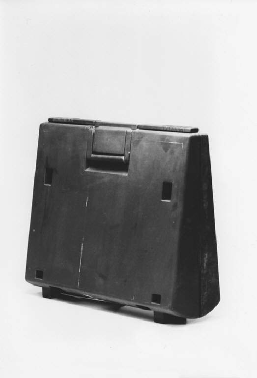 valigia per Praxis 35 (valigia per macchina da scrivere (modello)) di Sacchi Giovanni; Bellini Mario (ultimo quarto sec. XX)