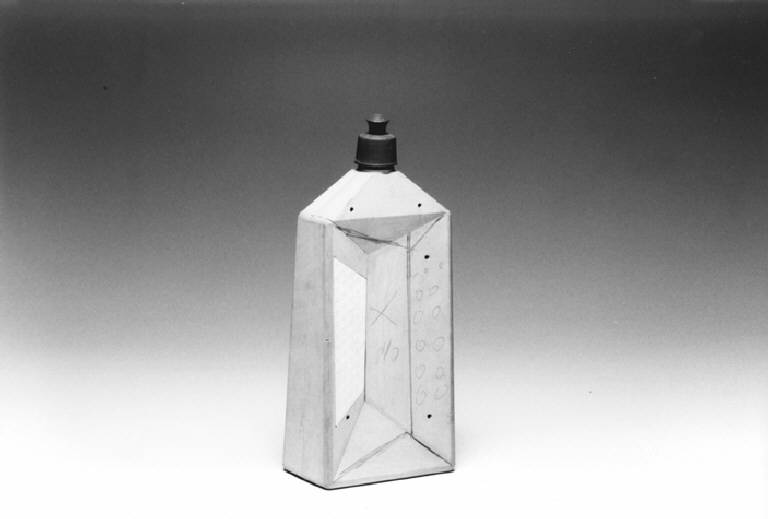 bottiglia per detersivo (modello) di Sacchi Giovanni; Wischeman Giorgio (ultimo quarto sec. XX)