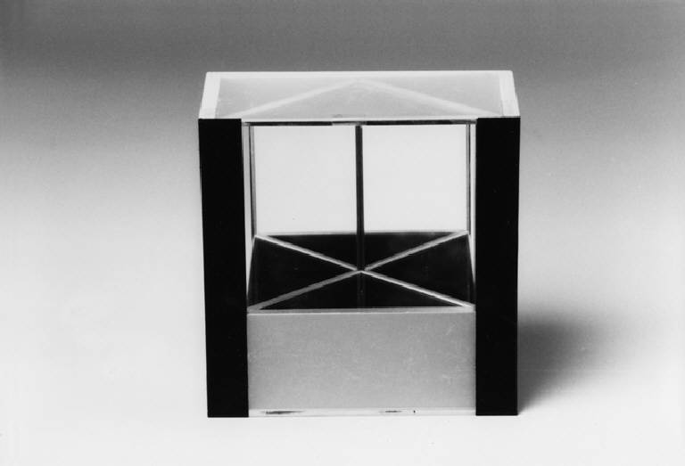 specchio tridimensionale (modello) di Sacchi Giovanni; Menghi Roberto (terzo quarto sec. XX)