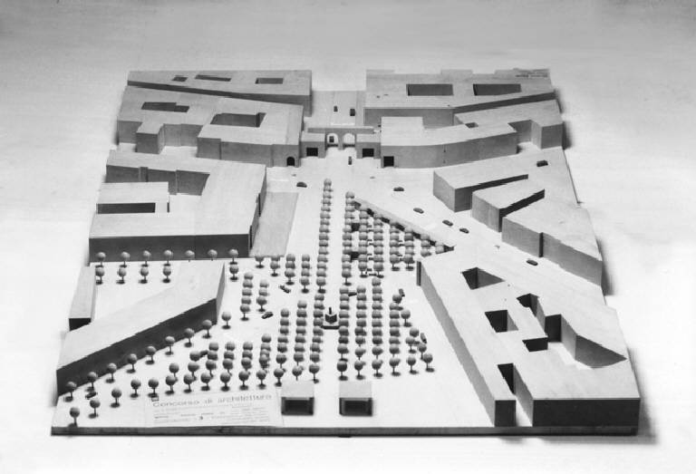 Piazza Cavour (intervento urbanistico (modello)) di Sacchi Giovanni; Di Giuli Peppe; Fiori Leonardo; Ranieri Renzo; Rossello Mario (ultimo quarto sec. XX)