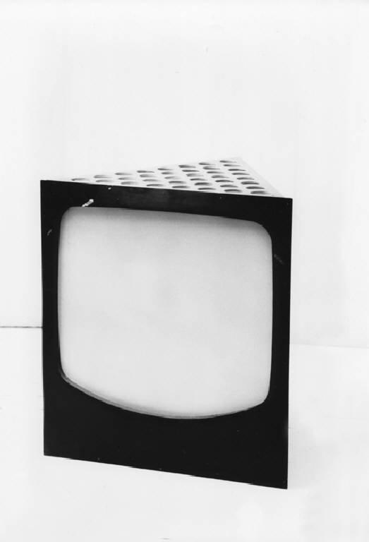 Triangular (televisore (modello)) di Sacchi Giovanni; Bellini Mario (terzo quarto sec. XX)