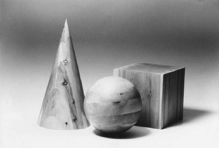 cubo (solidi: cono, sfera, cubo (modello)) di Sacchi Giovanni; Rossi Aldo (ultimo quarto sec. XX)