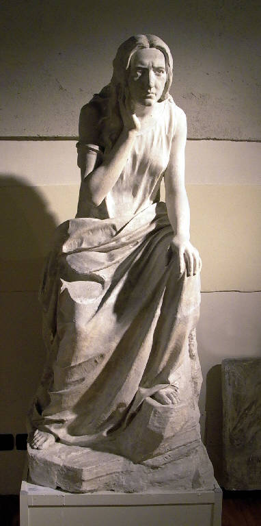 Figura femminile seduta e dolente (statua) di Ricci Antonio (fine sec. XIX)