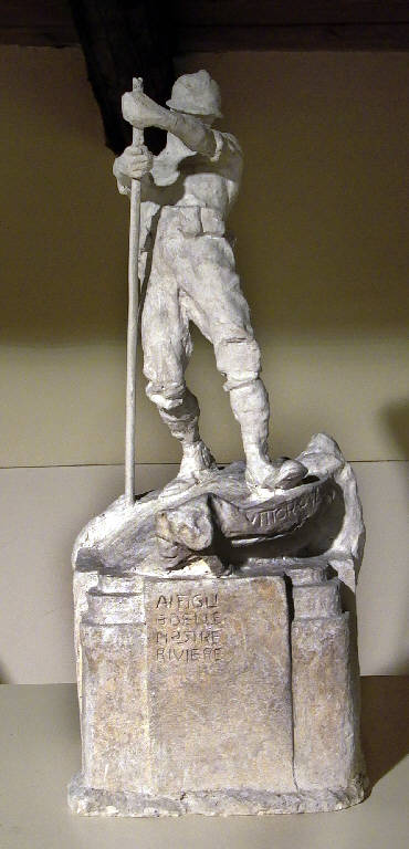 Monumento al fante (scultura) di Borsato Tullio (primo quarto sec. XX)
