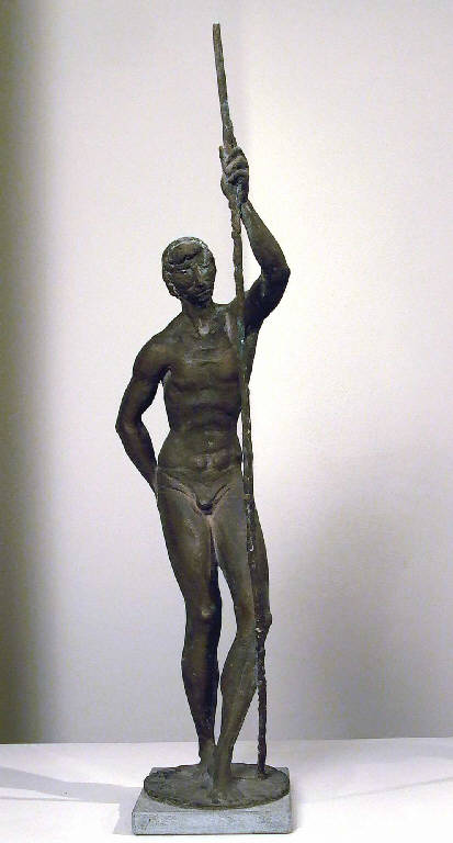 Salto con l'asta, Figura maschile con l'asta nella mano sinistra (statua) di Pelati Vittorio (sec. XX)