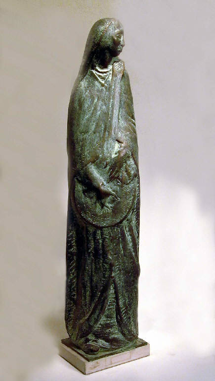 Musicante, Allegoria della musica con figura femminile con strumento a corde (statua) di Pelati Vittorio (sec. XX)