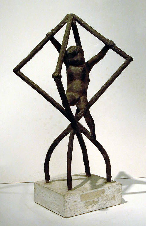 Il piccolo trapezista, Allegoria della vita umana con bambino entro una gabbia (scultura) di Pelati Vittorio (sec. XX)