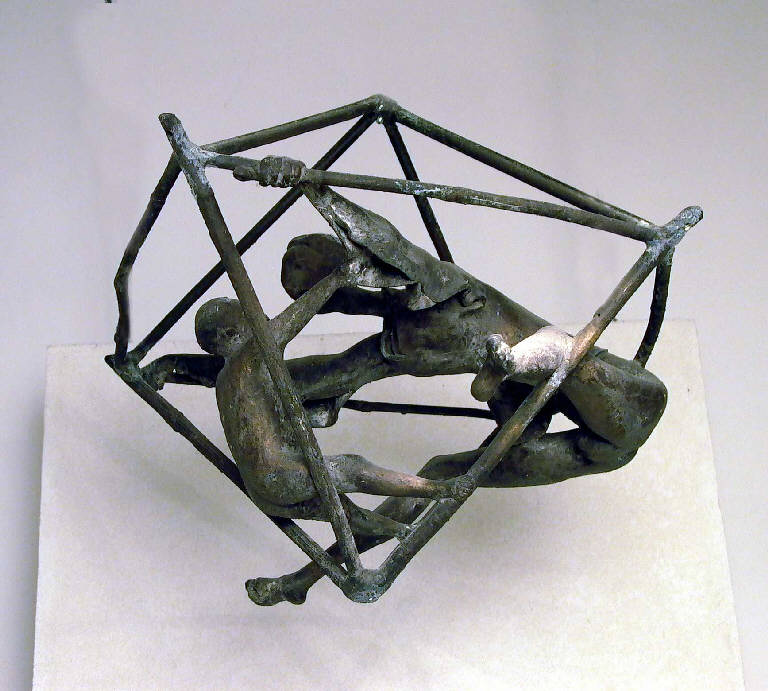 Giocolieri nel trapezio, Allegoria della vita umana con donna e bambino entro una gabbia (scultura) di Pelati Vittorio (sec. XX)