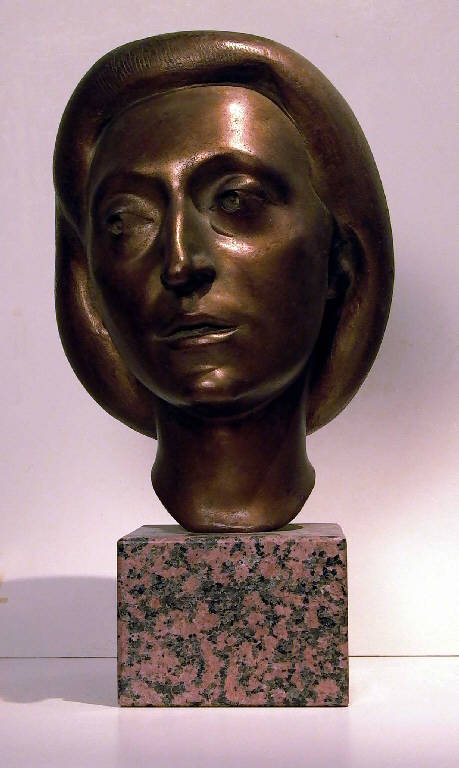 Iris, Ritratto di Iris (busto) di Pelati Vittorio (sec. XX)