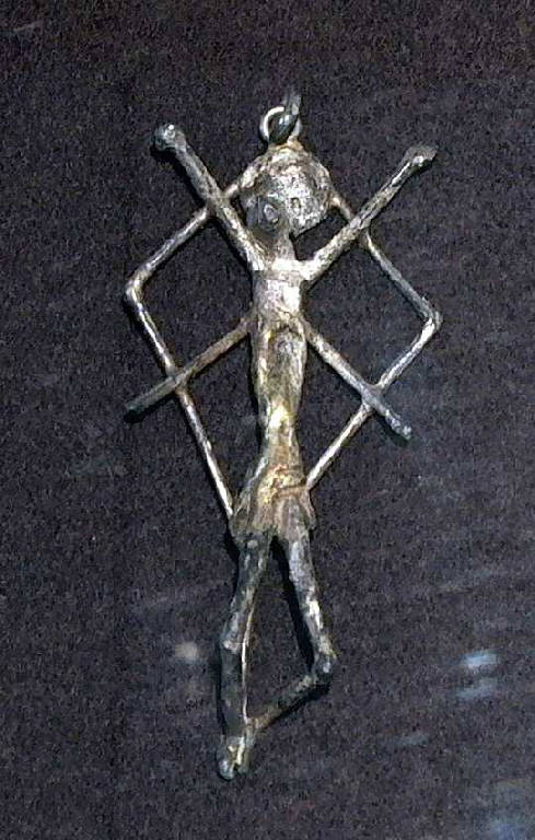 Cristo, Cristo (gioiello) di Pelati Vittorio (sec. XX)