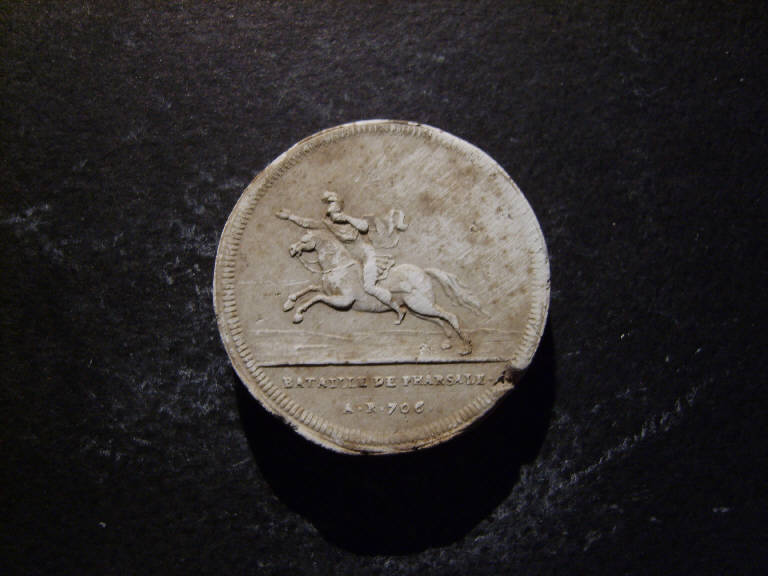 Medaglia commemorativa della battaglia di Farsalo, Soldato in fuga su cavallo al galoppo (calco) - ambito italiano (prima metà sec. XIX)