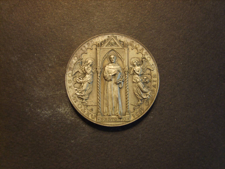 Sant'Antonio da Padova/ Altare della Basilica di S. Antonio a Padova (medaglia) - ambito italiano (sec. XIX)