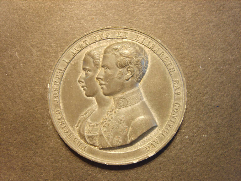 Ritratto di Francesco Giuseppe imperatore d'Austria e Elisabetta di Baviera/ Dedica della città di Pavia (medaglia) di Creeda C.; Broggi F. (sec. XIX)