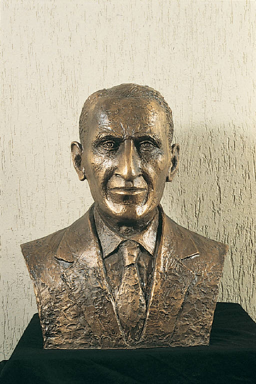 Busto del Maestro Ettore Pozzoli (busto) di De Feo Giuseppe (sec. XX)