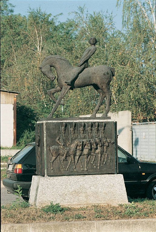 Monumento al Carabiniere (monumento celebrativo) di De Feo Giuseppe (sec. XX)