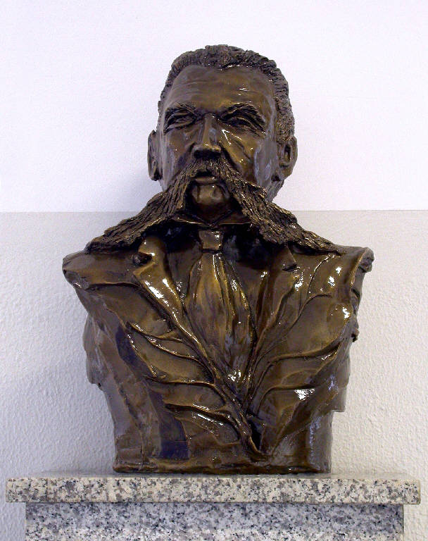 Antonio Perego, primo sindaco di Seregno, Figura maschile (busto) di Polistena Massimo (sec. XX)