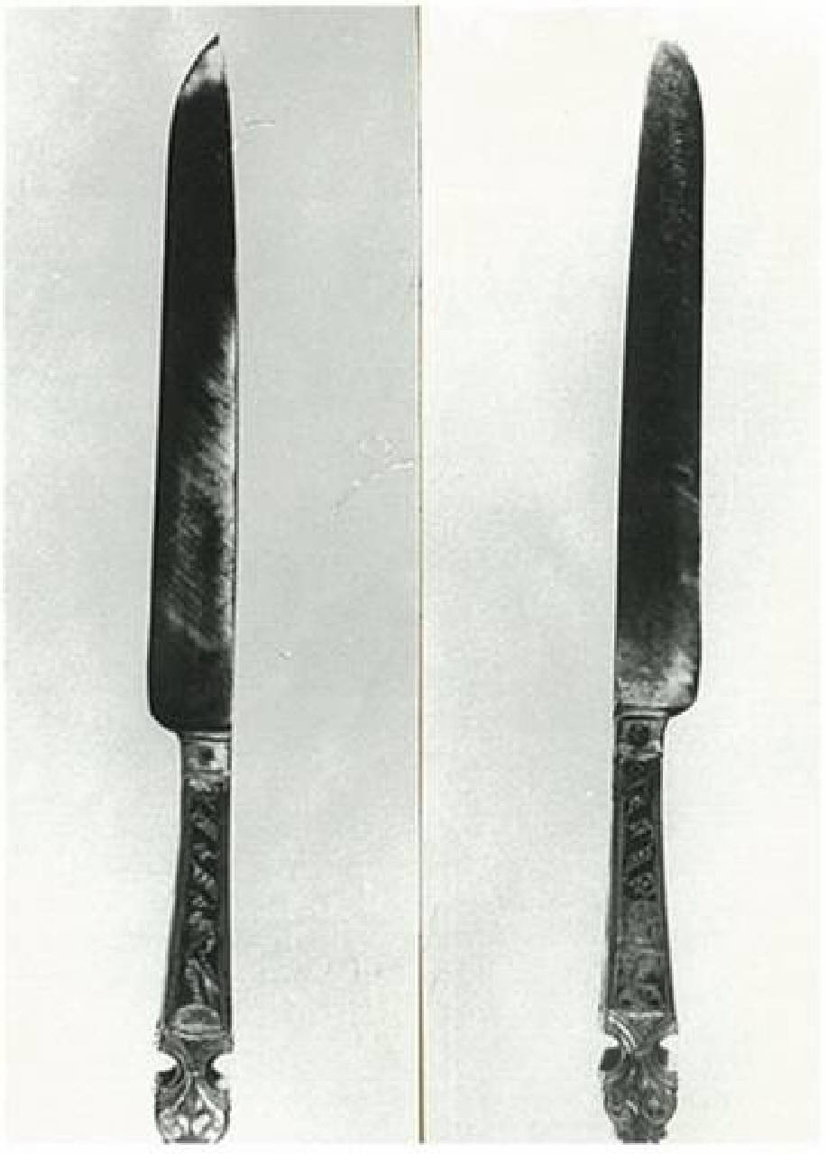 manico niellato a racemi, mezza figura di uomo e di donna, scritte. (coltello) - ambito italiano (fine sec. XV)