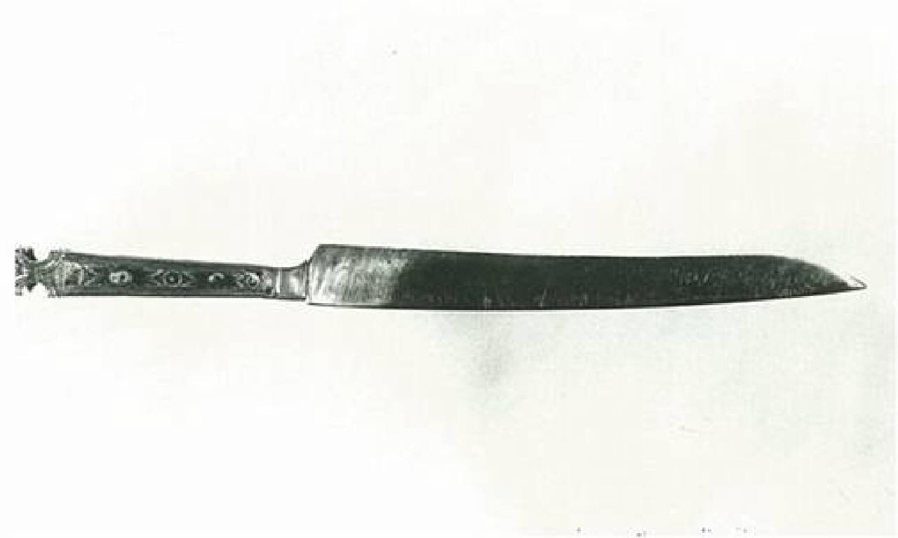 manico niellato con decorazioni floreali e due teste. (coltello) - ambito italiano (fine sec. XV)