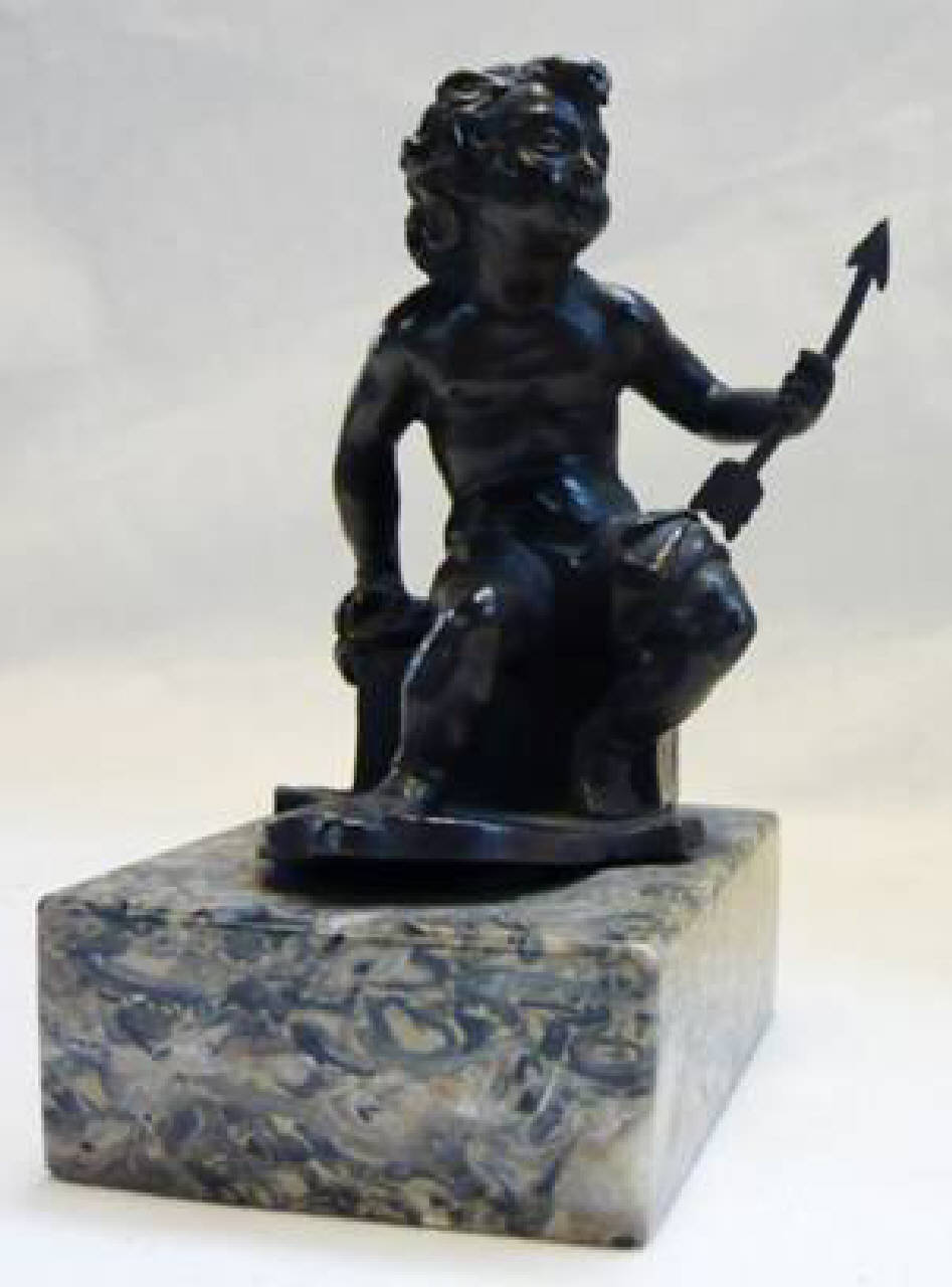 cupido seduto con freccia in mano (scultura) - arte italiana (sec. XVII)