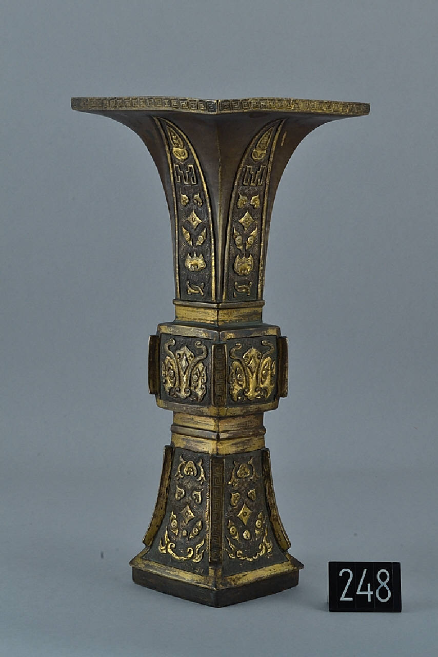 motivi arcaicistici (vaso) - produzione cinese (secc. XVIII/ XIX)