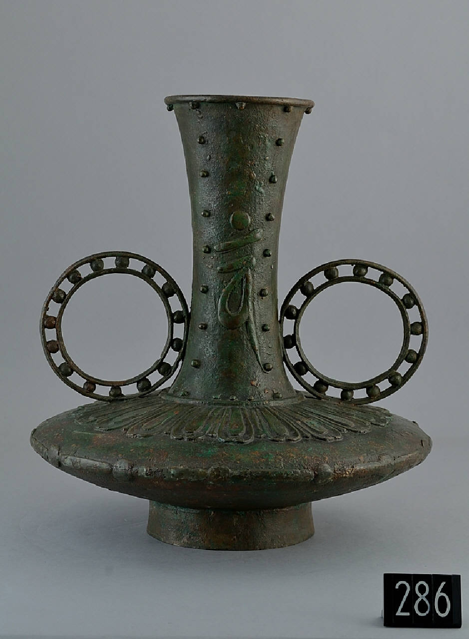 bullette, corolla di petali di loto, carattere sanscrito (vaso) - produzione cinese (sec. XX)