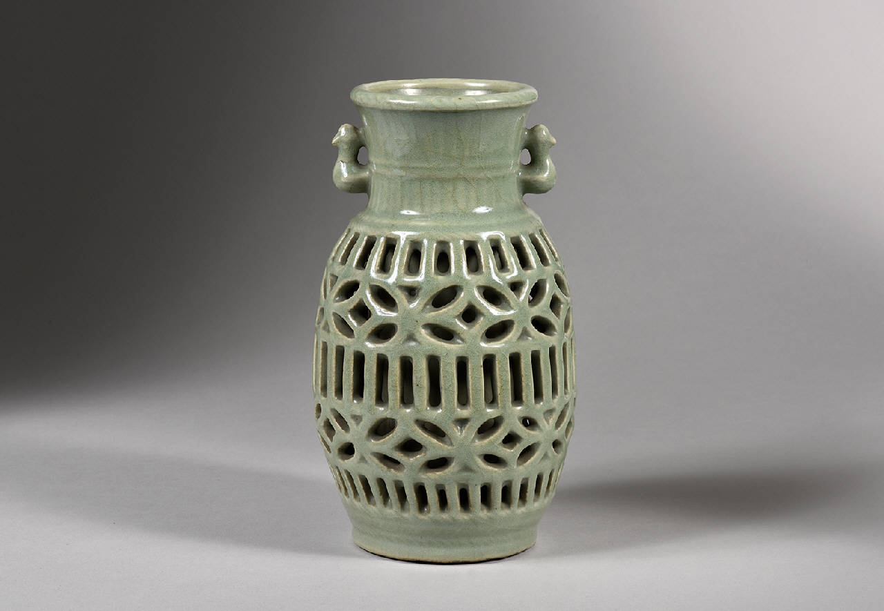 vaso - produzione cinese (secc. XVI/ XVII)