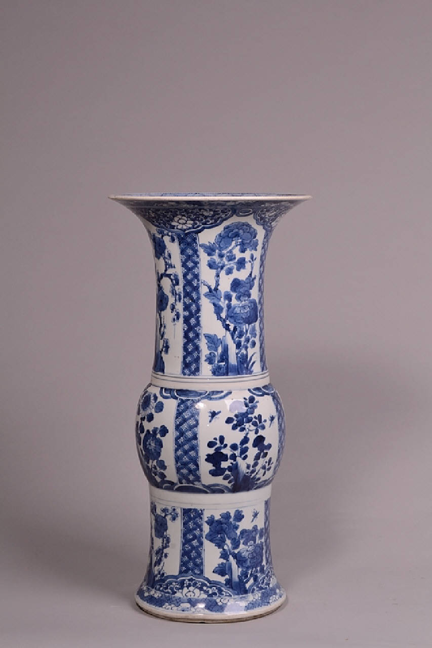 vaso a tromba - produzione cinese (secc. XVII/ XVIII)