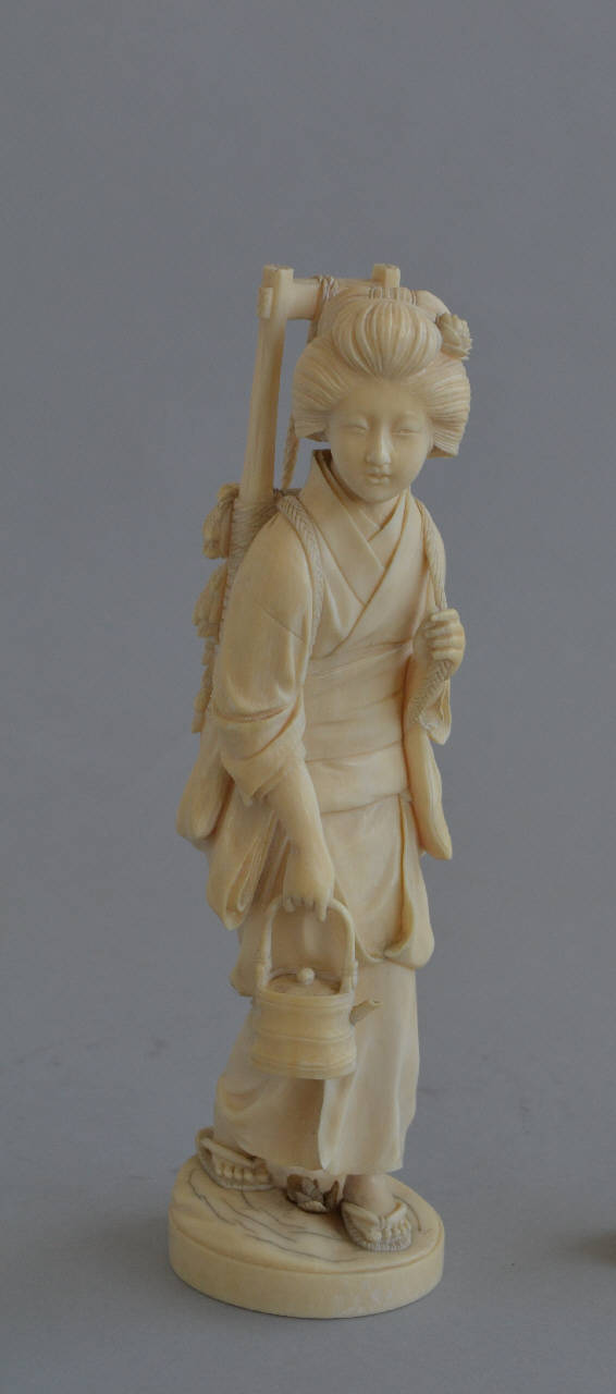 giovane donna (statuetta) - manifattura giapponese (fine/inizio secc. XIX/ XX)