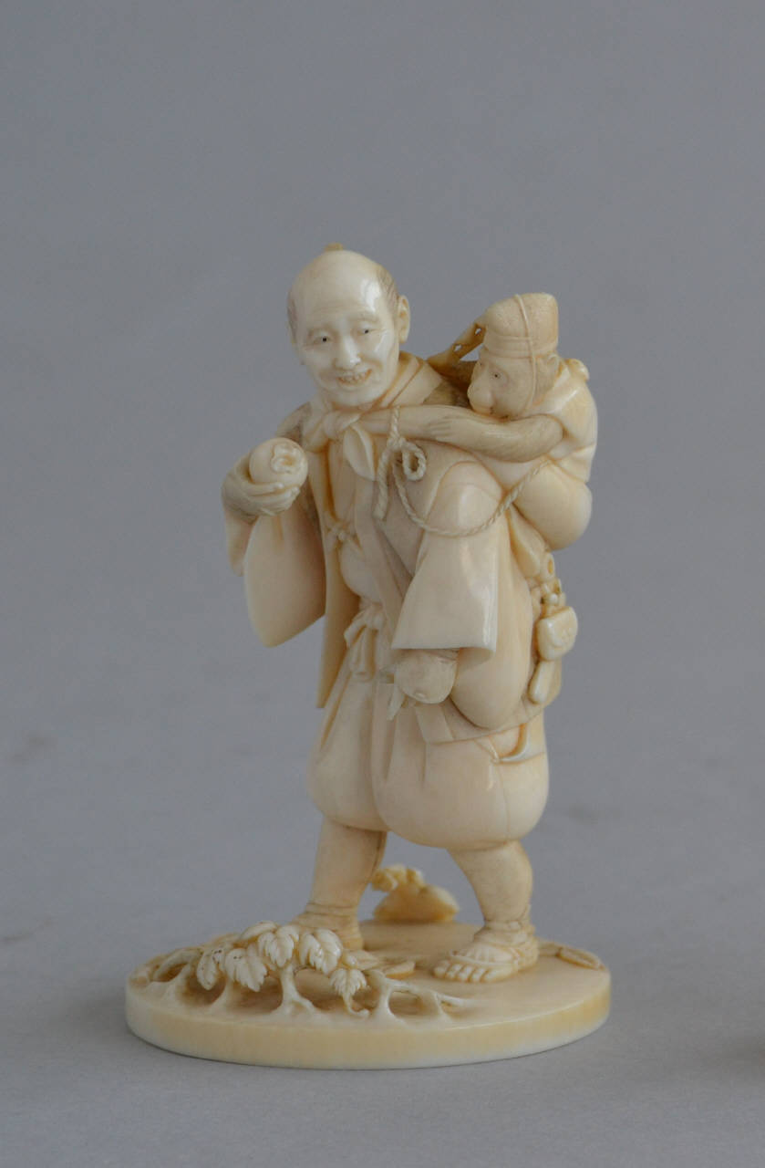 Ammaestratore con scimmia (statuetta) - manifattura giapponese (fine/inizio secc. XIX/ XX)