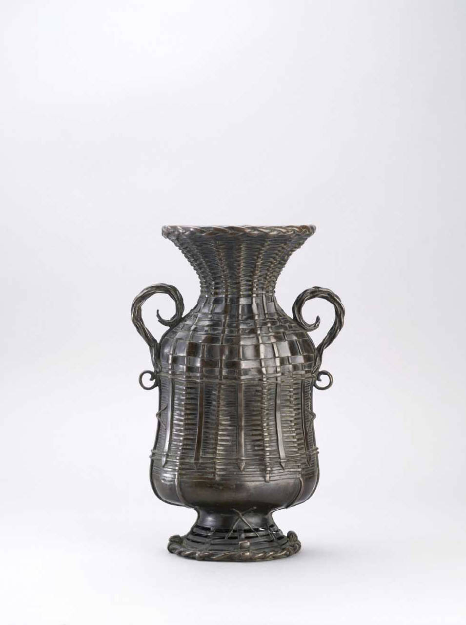 motivo decorativo a intreccio (vaso da fiori) - manifattura giapponese (sec. XIX)