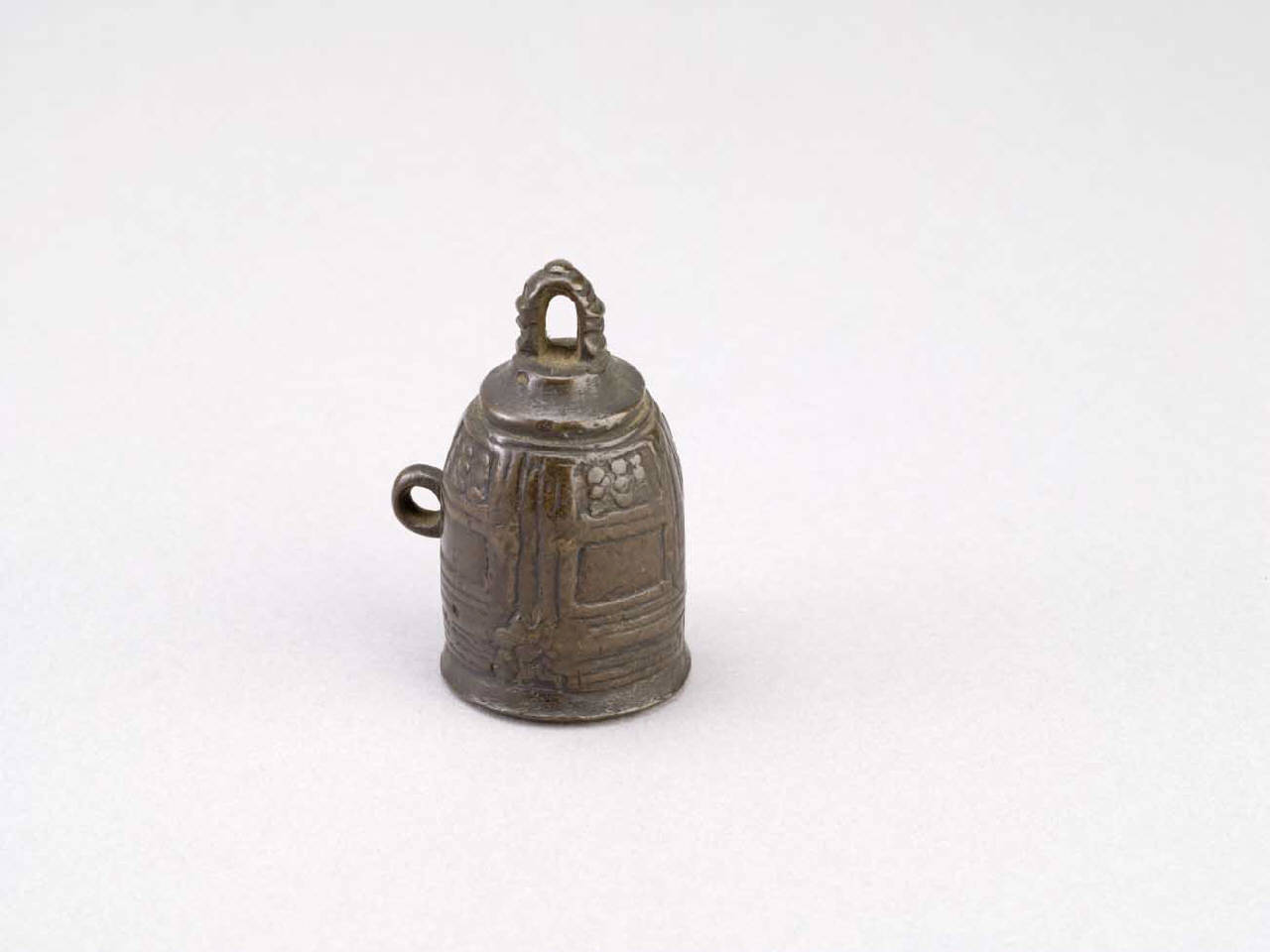 campana (netsuke) - manifattura giapponese (sec. XIX)