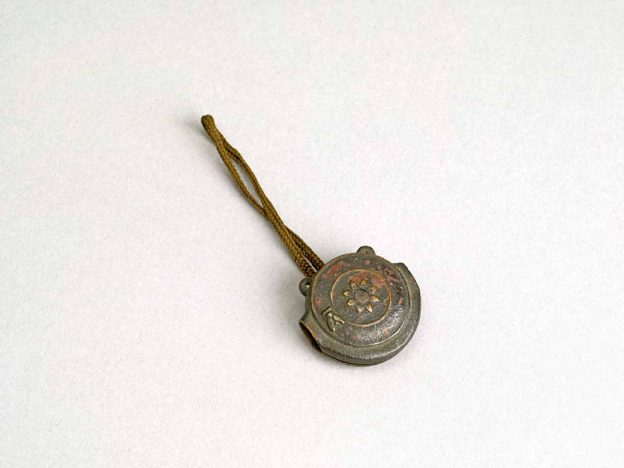 campana (netsuke) - manifattura giapponese (sec. XIX)