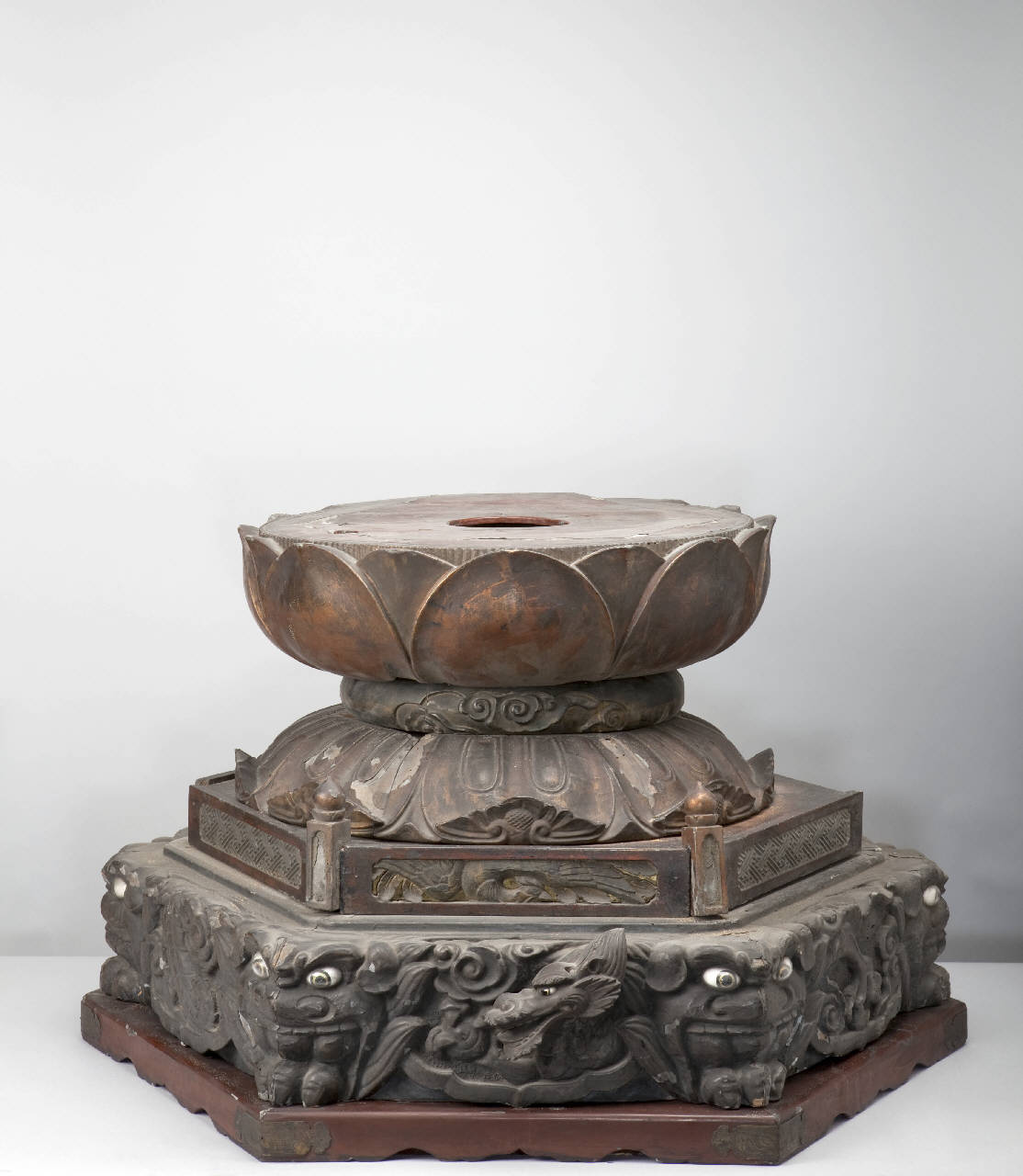 piedistallo di statua - manifattura giapponese (secc. XVII/ XVIII)