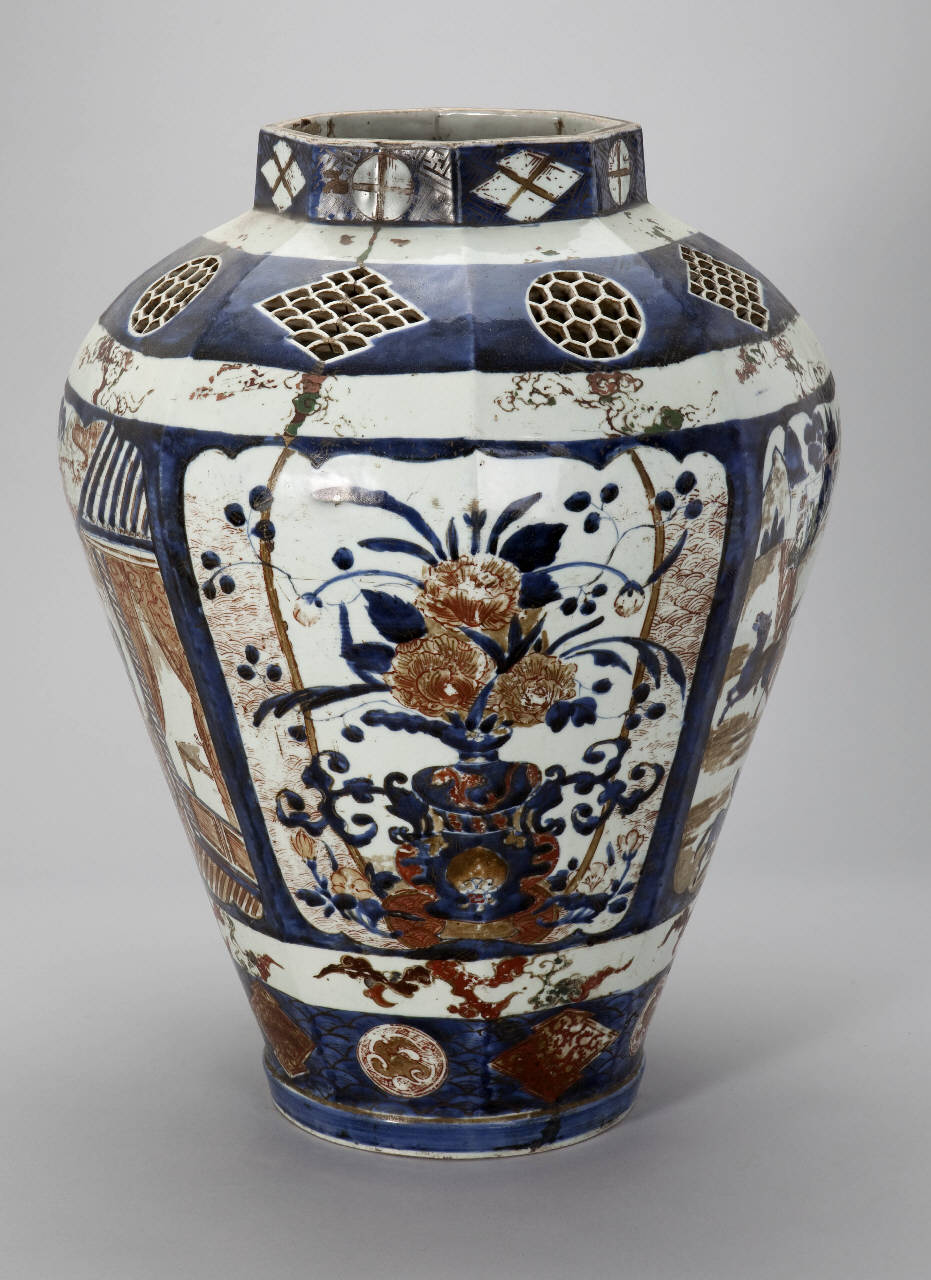 motivi decorativi vegetali, paesaggio, uomo e cavalli (vaso) - manifattura giapponese (secc. XVII/ XVIII)