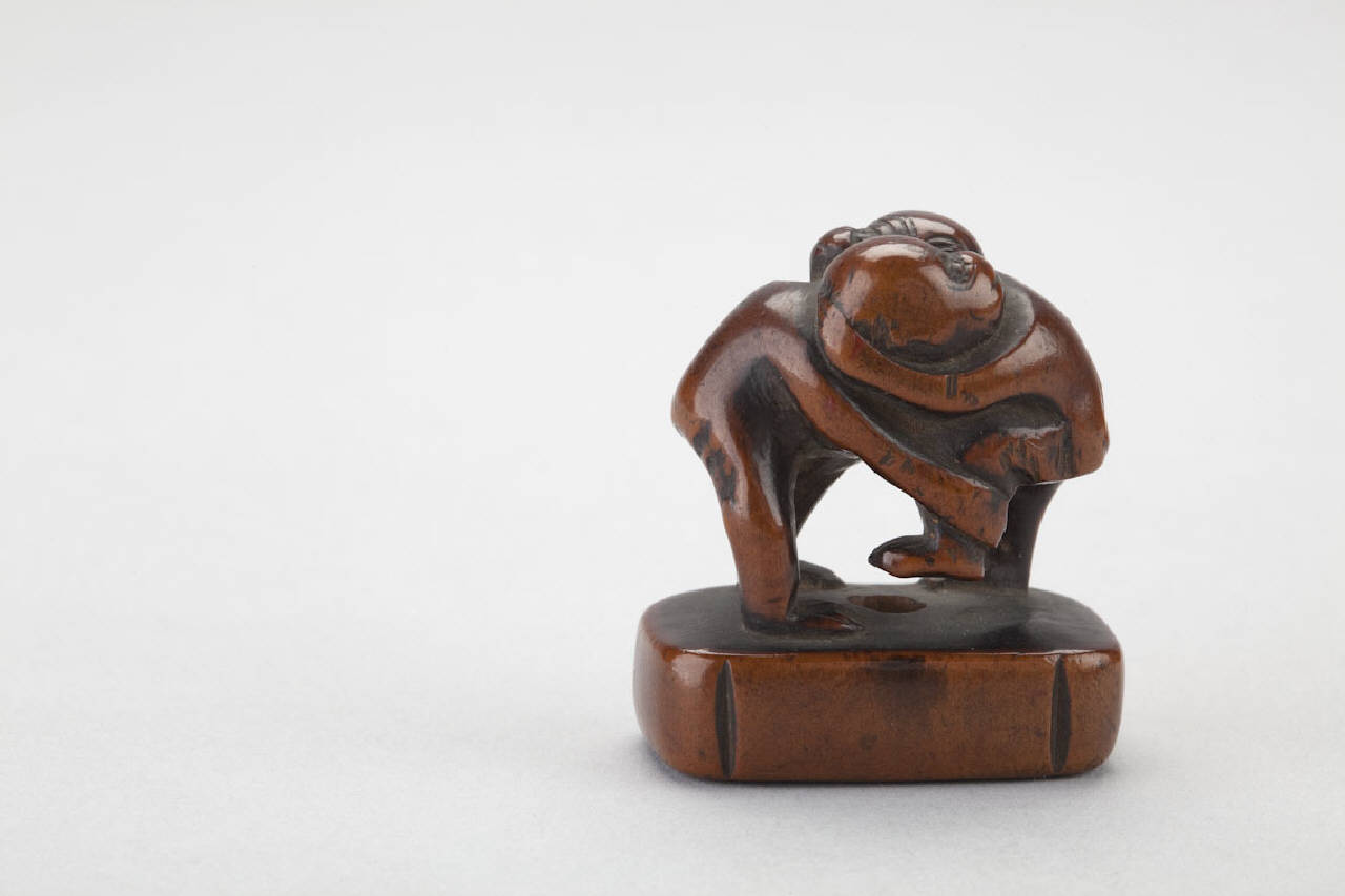 lottatori (netsuke) - manifattura giapponese (sec. XIX)