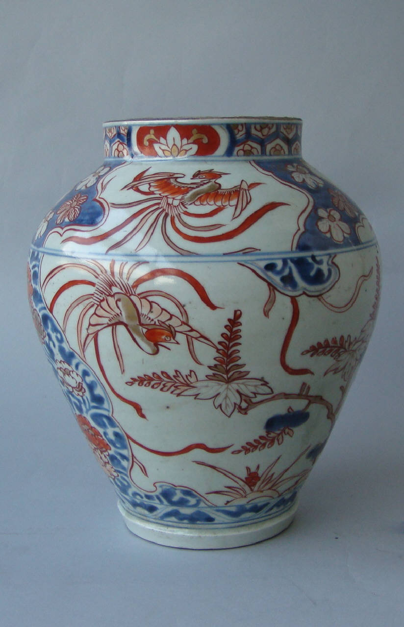 fenici, motivi decorativi floreali (vaso) - manifattura giapponese (secc. XVII/ XVIII)
