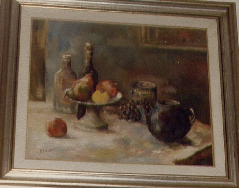 natura morta con frutti, bottiglie e teiera (dipinto) di Capetti (fine sec. XX)