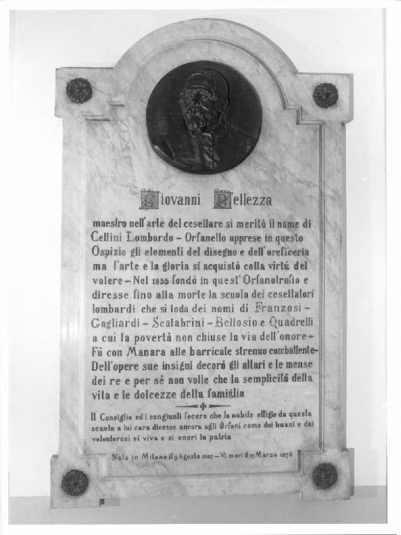 Ritratto di Giovanni Bellezza (lapide commemorativa) di Bellosio Eugenio - ambito lombardo (ultimo quarto sec. XIX)