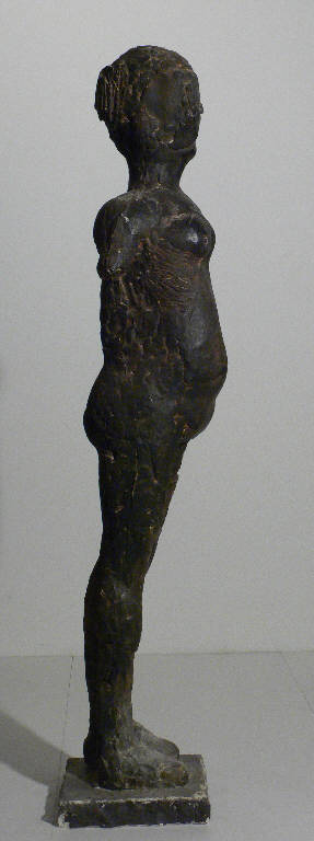 Bamboccio, Figura femminile (scultura) di Benevelli Giacomo (sec. XX)
