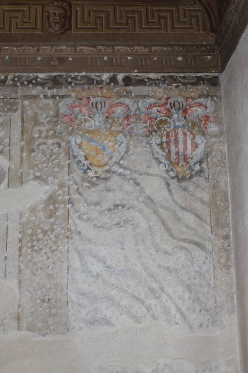 stemma con cimiero, motivi decorativi a finti marmi venati (dipinto) - ambito bresciano (sec. XVII)
