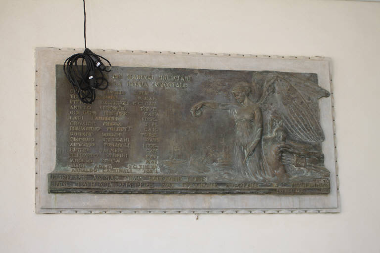 Allegoria della Vittoria (lapide commemorativa) di Bortolotti, Timo (sec. XX)