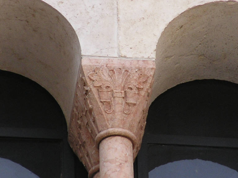 Motivi decorativi a foglie d'acanto (capitello) di Tagliaferri, Giovanni - ambito lombardo (sec. XX)