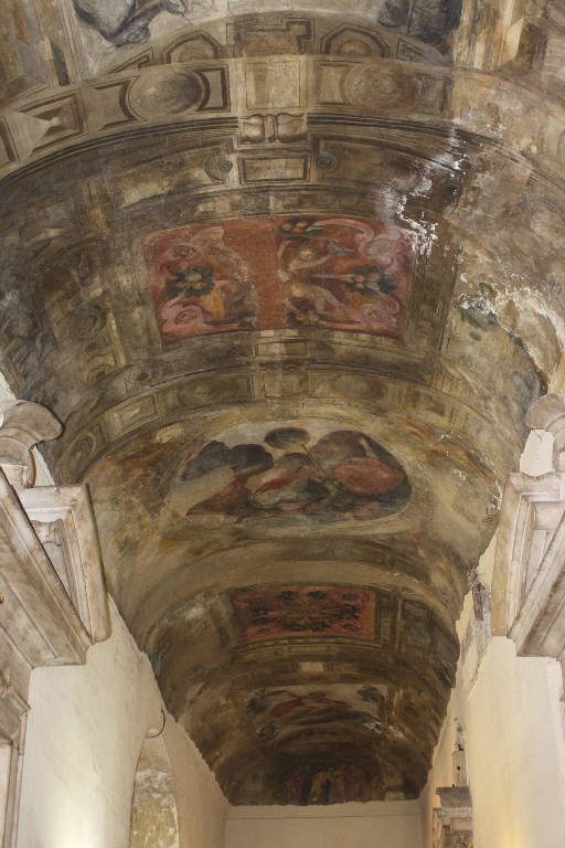 Quadratura architettonica (decorazione pittorica) di Sandrini, Tommaso; Giugno, Francesco (fine/inizio sec. XVI)