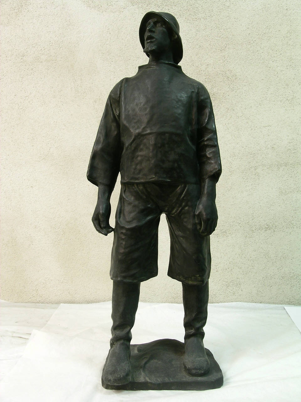 Il pescatore di Ostenda, figura maschile con cappello e stivali (statua) di Meunier Costantin (seconda metà sec. XIX)
