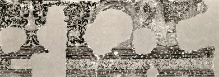 Fregio con tondo tra volute vegetali e grottesche (dipinto) - scuola bresciana (fine sec. XV)